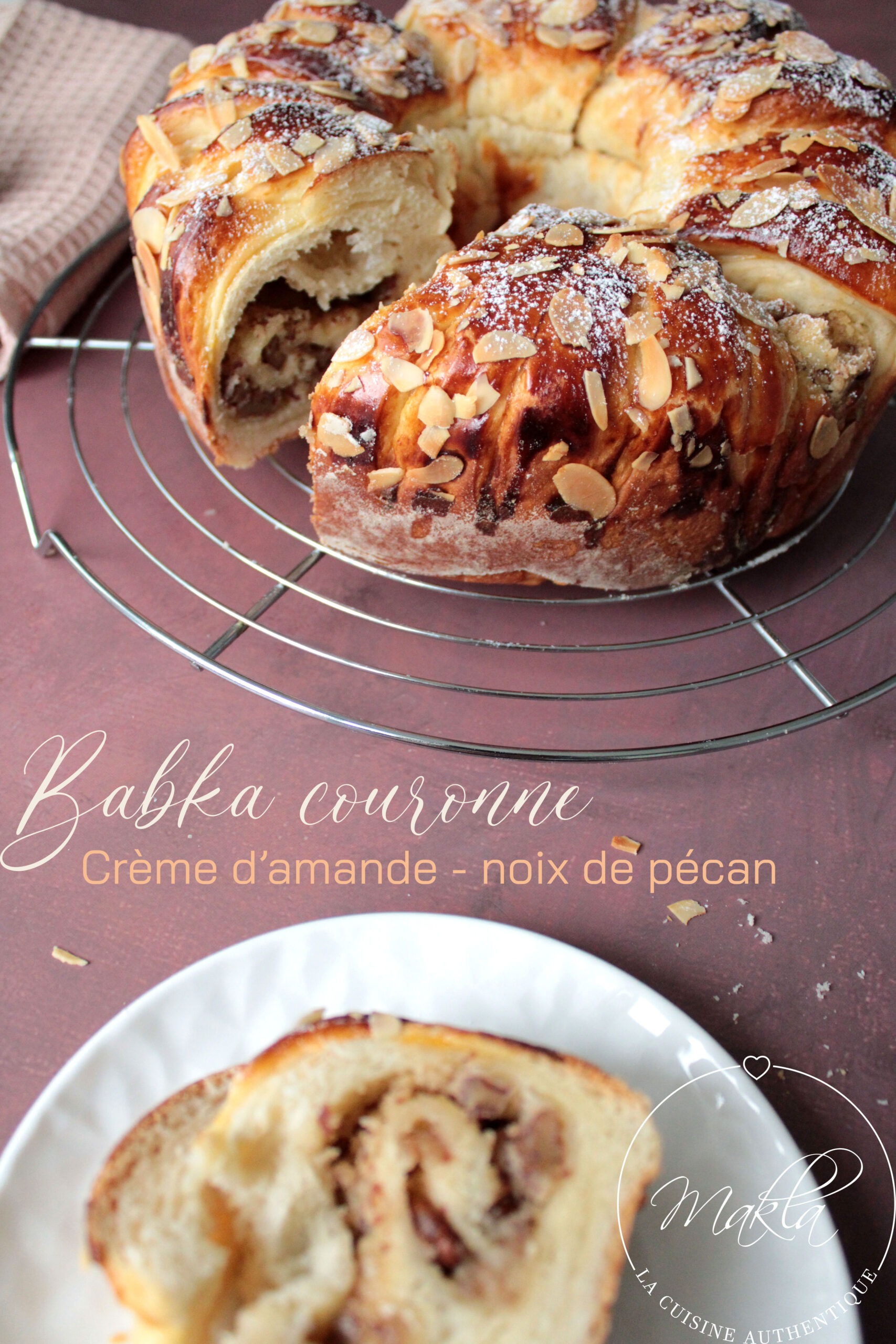 Lire la suite à propos de l’article Babka couronne | Crème d’amande & Noix de pécan